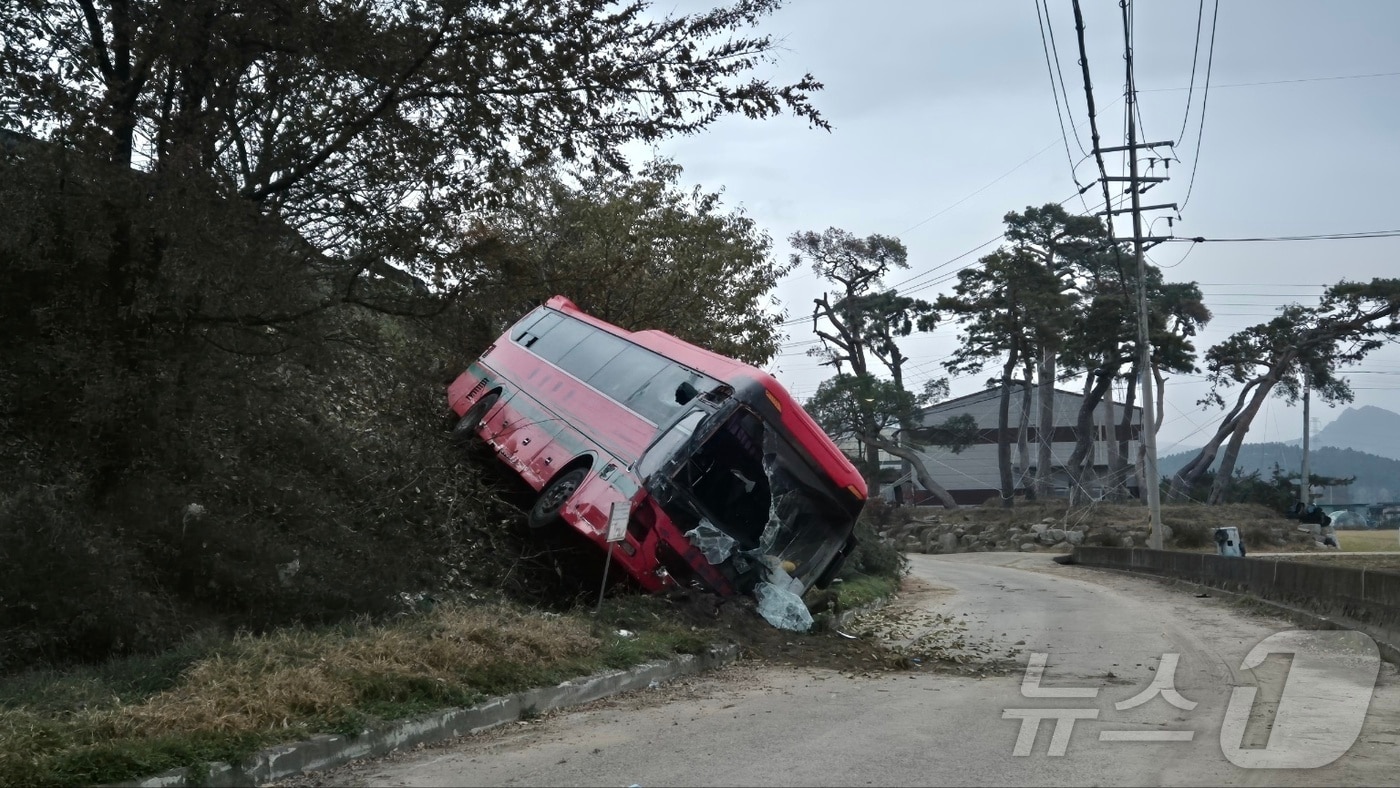  금산 제원면 교통사고 현장. &#40;금산소방서 제공&#41; / 뉴스1