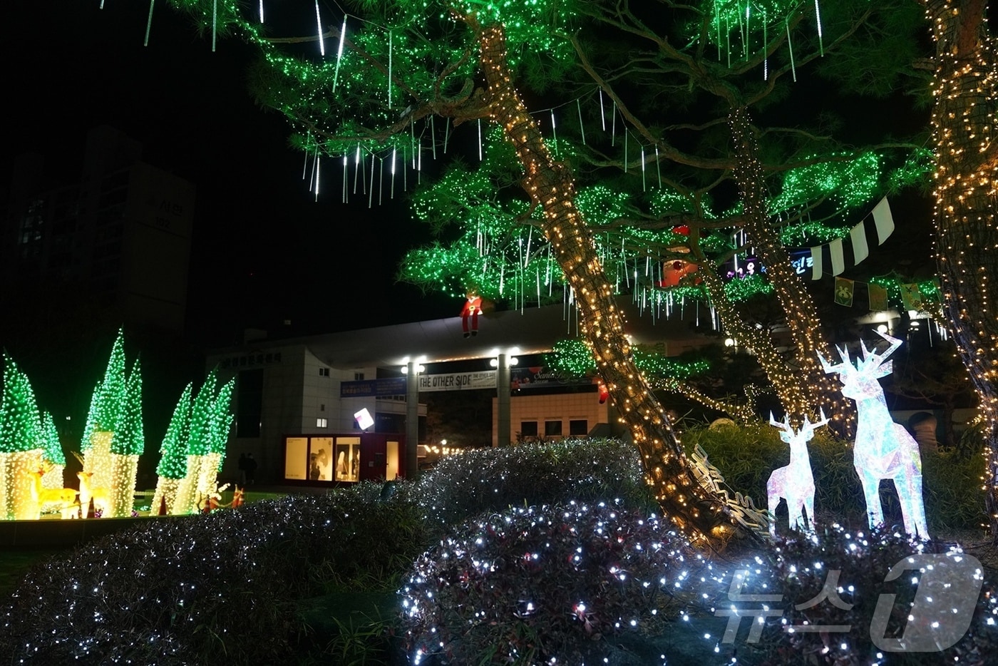 오는 23일 어울아트센터에서 &#39;산타마을 빛 축제&#39;가 개최된다. 사진은 지난해 열린 축제 모습.&#40;행복북구문화재단 제공&#41;