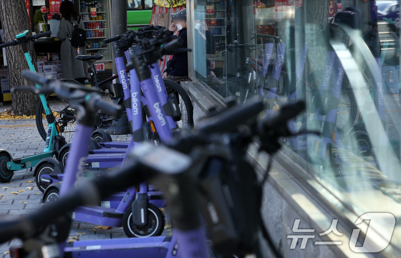 공유 전동킥보드. <자료사진>  2024.11.19 ⓒ 뉴스1 이동해 기자