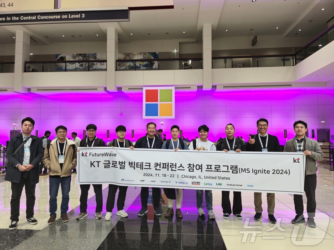 KT가 Microsoft MS의 최고 기술을 습득하고 글로벌 개발자들과 협력을 논의할 수 있는 ‘MS Ignite 2024’에 유망 스타트업과 함께 참가한다고 밝혔다. 참석한 기업의 직원들이 기념 촬영을 하고 있는 모습 &#40;KT 제공&#41; 2024.11.21/뉴스1