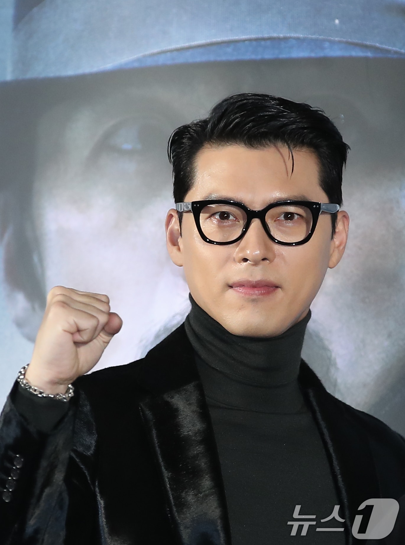 배우 현빈이 서울 용산구 CGV용산아이파크몰에서 열린 영화 &#39;하얼빈&#39;&#40;감독 우민호&#41; 제작보고회에 참석해 포즈를 취하고 있다. 2024.11.27/뉴스1 ⓒ News1 권현진 기자