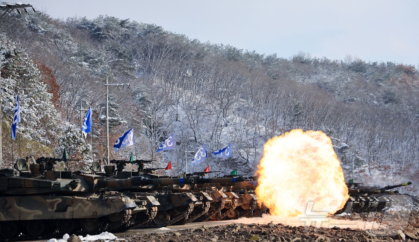 육군 30기갑여단 전차대대 장병들이 28일 경기도 양주시 노야산훈련장에서 전차포 사격훈련을 하고 있다. 2024.11.28/뉴스1 ⓒ News1 박정호 기자