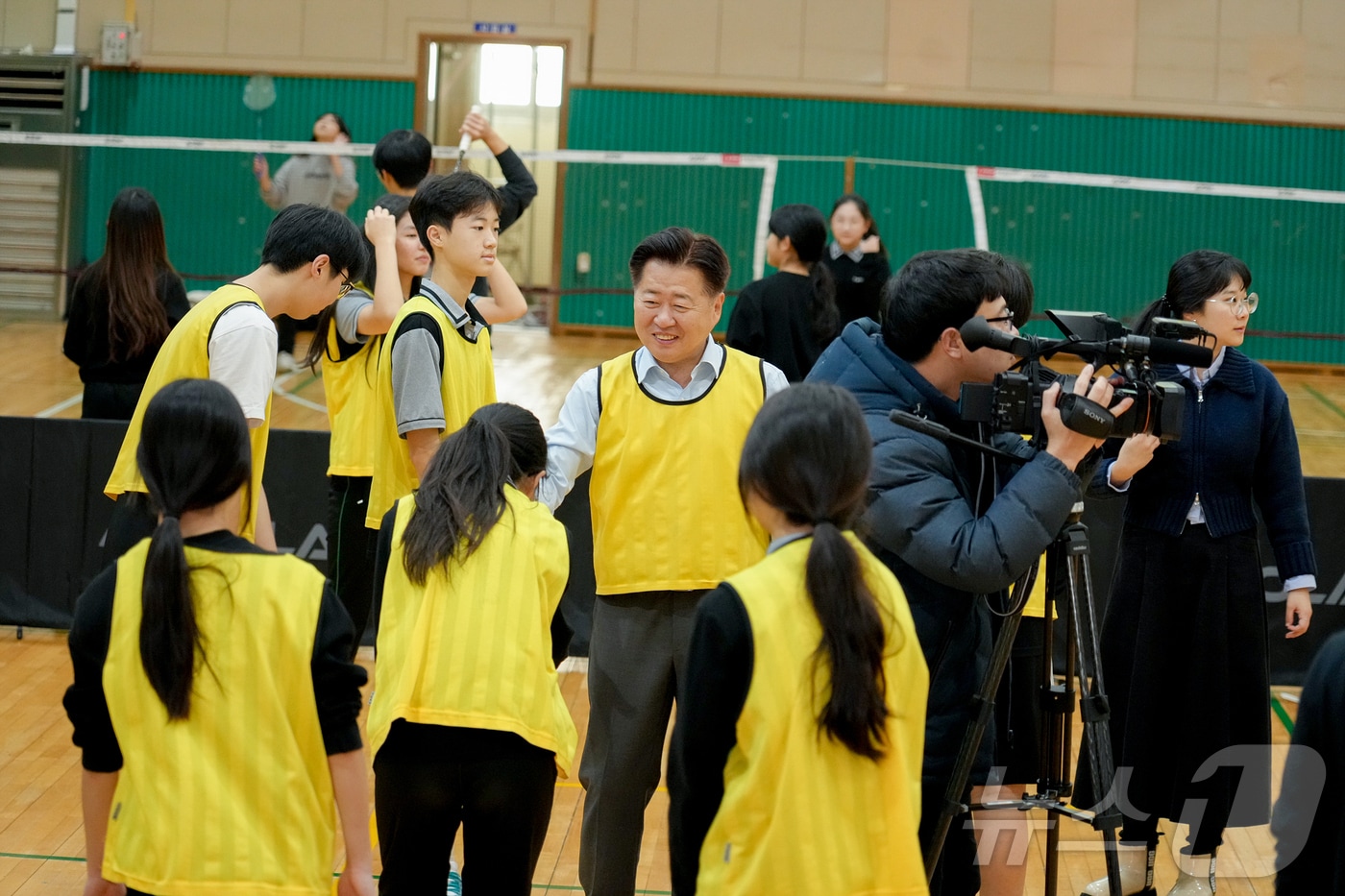  오영훈 제주지사가 탐라중학교에서 학생들을 격려하고 있다&#40;제주도 제공&#41;/뉴스1