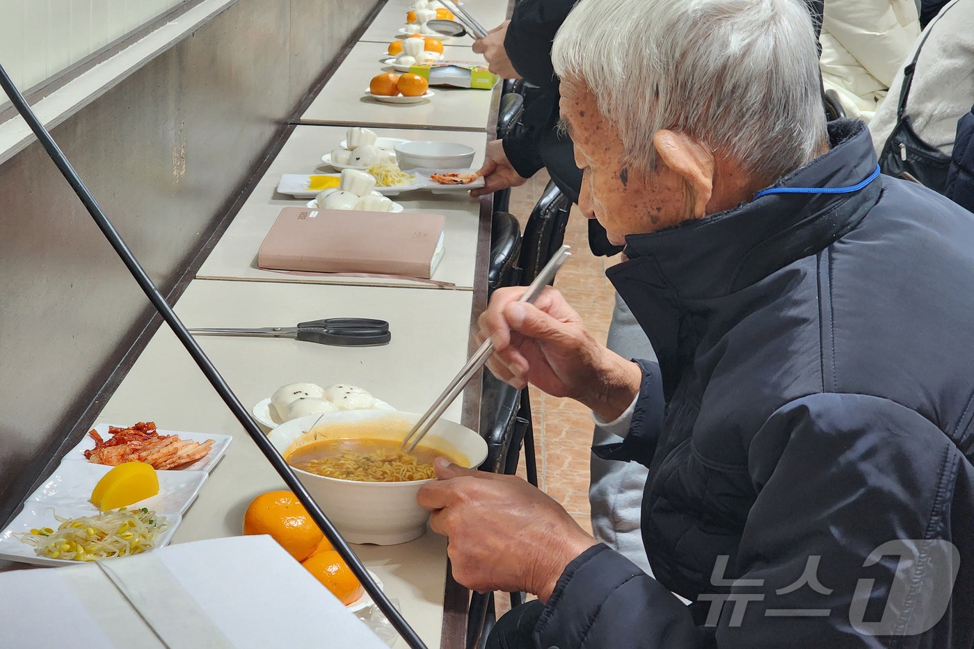 주민 누구나 점심시간에 무료로 라면을 끓여 먹을 수 있는 광주 광산구 우산동 나눔식당의 모습. &#40;광주 광산구 제공&#41;/뉴스1