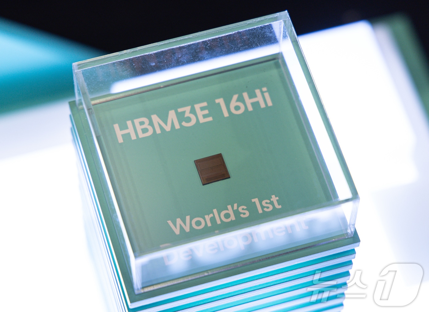 SK하이닉스의 고대역폭메모리 ‘HBM3E’. ⓒ News1 이재명 기자
