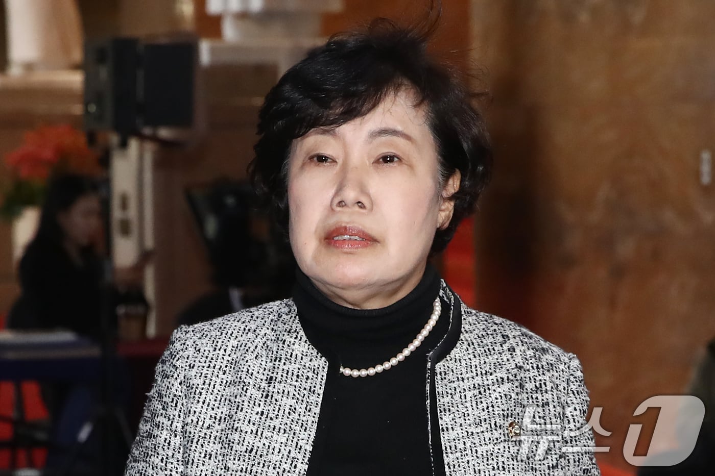 조배숙 국민의힘 의원이 6일 오후 서울 여의도 국회에서 한동훈 대표와 당내 중진 5·6선 의원들과의 회동에 참석하기 위해 당대표실로 향하고 있다. 2024.11.6/뉴스1 ⓒ News1 이광호 기자