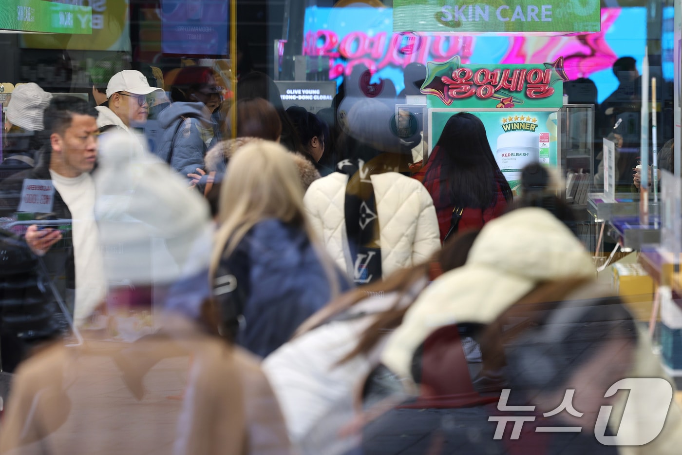 "美 아마존 '빅데이' 온다"...날개 단 K-뷰티, 상반기 新역사 쓸까 - 뉴스 썸네일 이미지