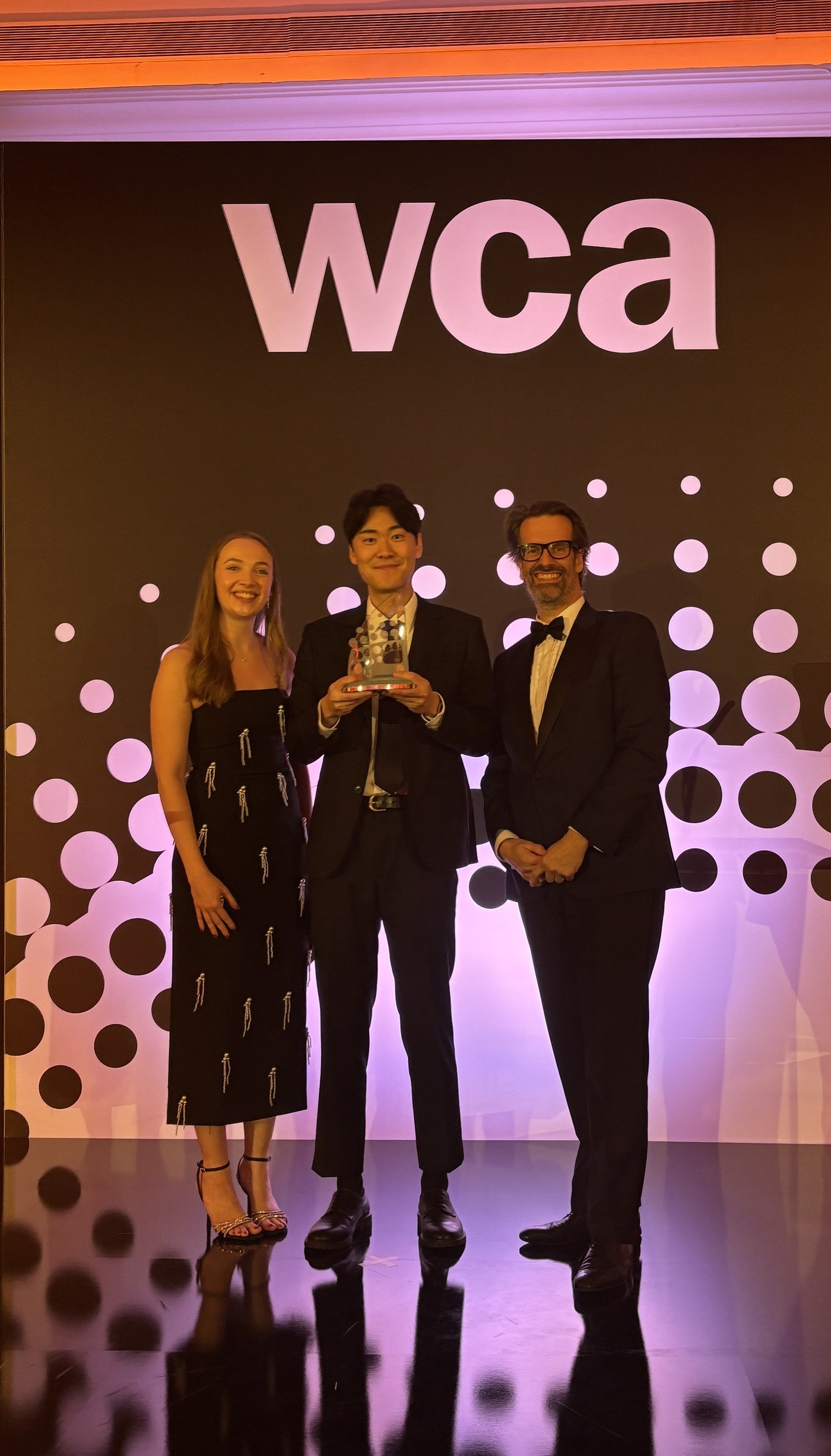 SK텔레콤이 영국 런던에서 열린 &#39;월드 커뮤니케이션 어워드 2024&#39;에서 AI 연구 업적을 인정받아 &#39;미래혁신상&#39;을 수상했다.&#40;SK텔레콤 제공&#41;