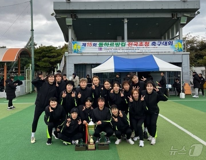 울주군 여성축구단&#40;회장 전경&#41;이 ‘제15회 돌하르방컵 전국초청 축구대회’에서 여성부 우승을 차지했다.&#40;울주군 제공&#41;