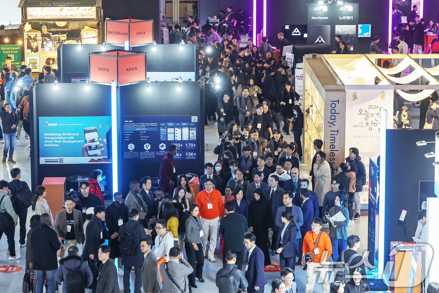 서울 강남구 코엑스에서 열린 '컴업(COMEUP) 2024'이 국내외 벤처기업가들로 붐비고 있다. 2024.12.11/뉴스1 ⓒ News1 민경석 기자