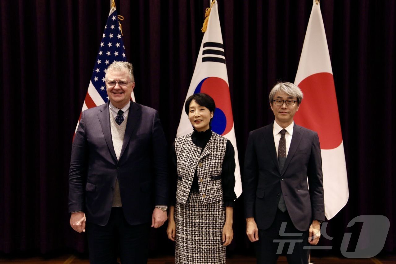 정의혜 인도태평양 특별대표와 대니얼 크리튼브링크 미 국무부 동아태차관보 고베 야스히로 일본 외무성 총합외교정책국장&#40;차관보급&#41;이  11일 일본 도쿄에서 제2차 인도-태평양 대화를 개최했다. &#40;외교부 제공&#41;