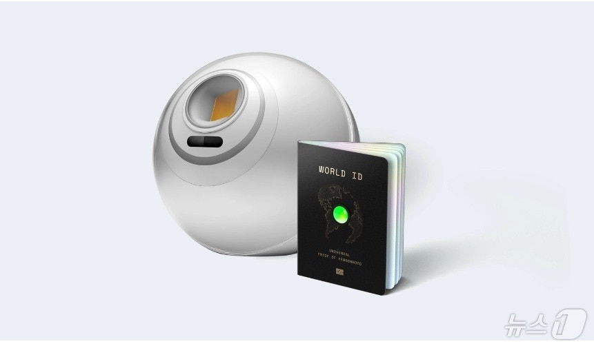 월드코인의 홍채 인식 기기 '오브'. 월드코인 블로그 갈무리.
