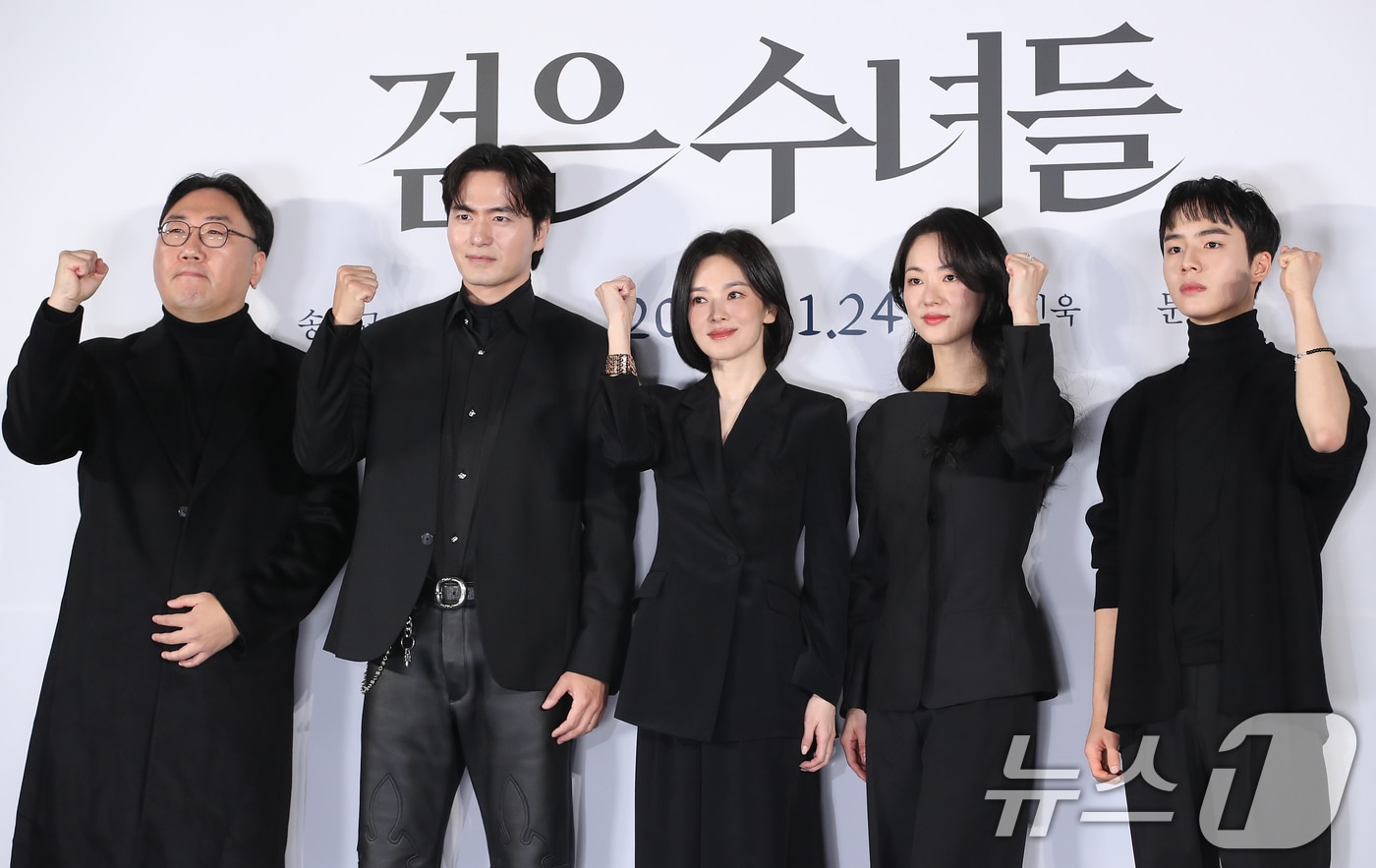 권혁재 감독(왼쪽부터)과 배우 이진욱, 송혜교, 전여빈, 문우진 2024.12.16/뉴스1 ⓒ News1 권현진 기자