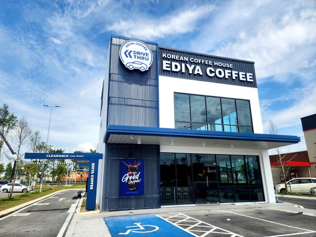 이디야도 꺼낸 구독 카드...'록인 효과' 노리는 커피 프랜차이즈 - 뉴스 썸네일 이미지