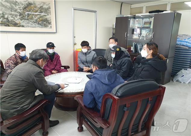외국인선원 체불임금 상담(해양수산부 제공)