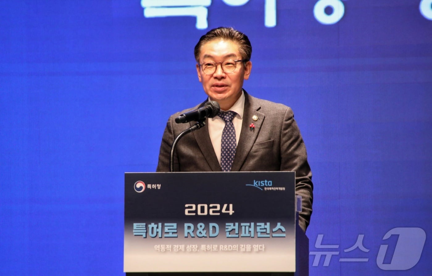 김완기 특허청장이 ‘2024 특허로 R&D 컨퍼런스’ 개막식에서 환영사를 하고 있다.&#40;특허청 제공&#41;/뉴스1