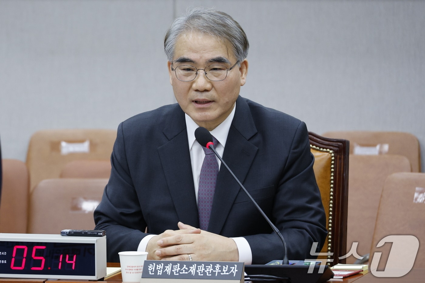 조한창 헌법재판소 재판관 후보자가 2024년 12월 24일 오전 서울 여의도 국회에서 열린 인사청문회에 출석해 의원 질의에 답하고 있다. 2024.12.24/뉴스1 ⓒ News1 안은나 기자