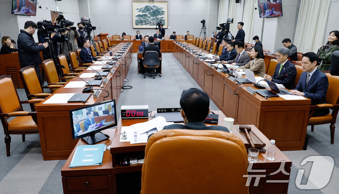 24일 오전 서울 여의도 국회에서 열린 조한창 헌법재판소 재판관 후보자 인사청문회에 국민의힘 의원들이 불참, 자리가 비어 있다. 2024.12.24/뉴스1 ⓒ News1 안은나 기자