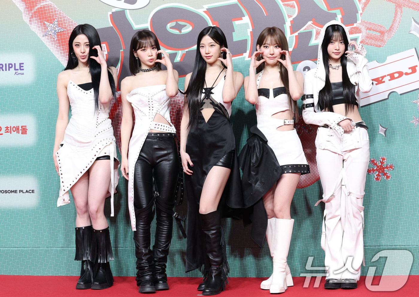 르세라핌 허윤진(왼쪽부터)과 김채원, 카즈하, 사쿠라, 홍은채 ⓒ News1 권현진 기자