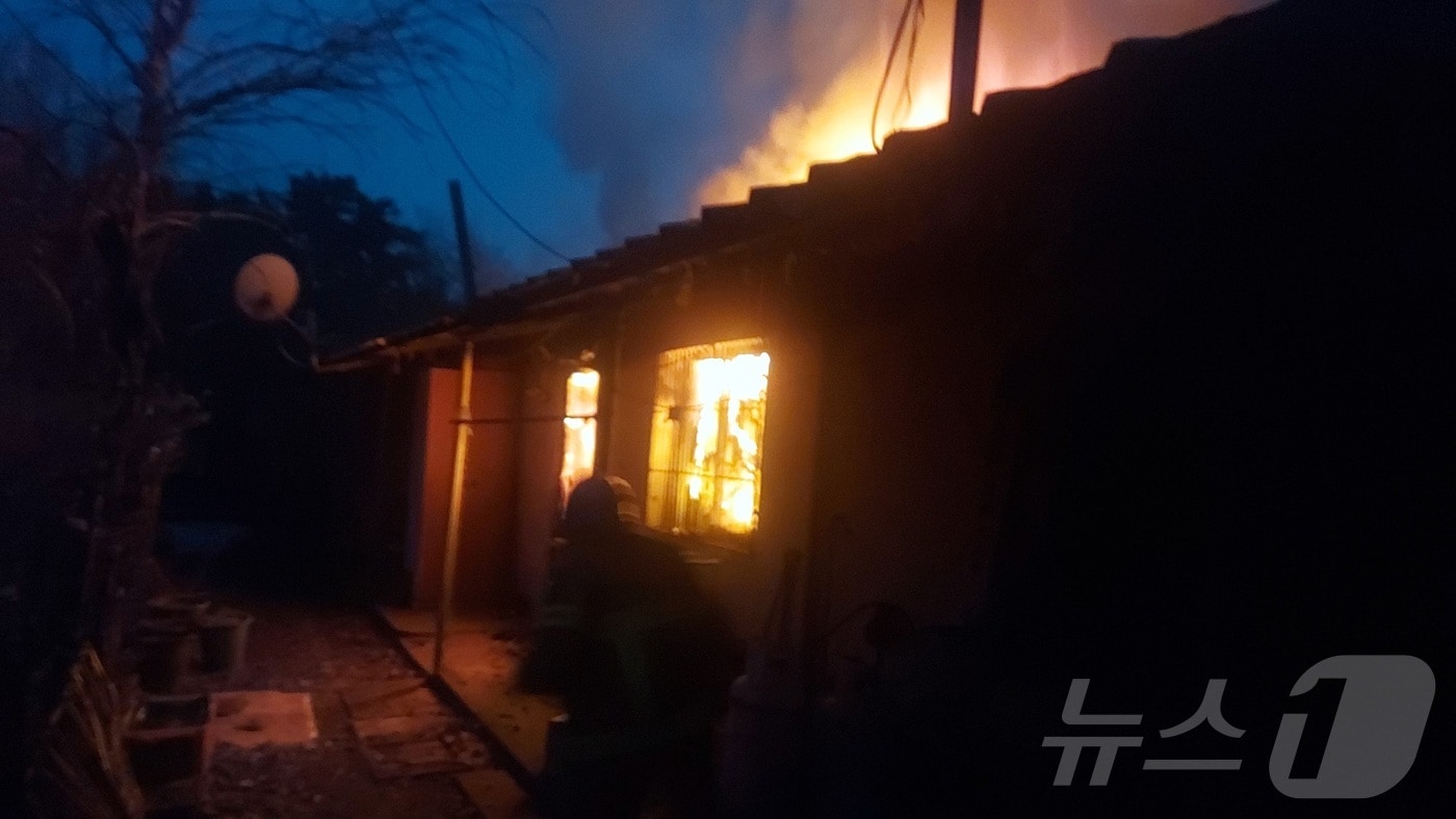전북 익산시 팔봉동 한 단독주택에서 발생한 화재(전북자치도 소방본부 제공) 2024.12.29/뉴스1