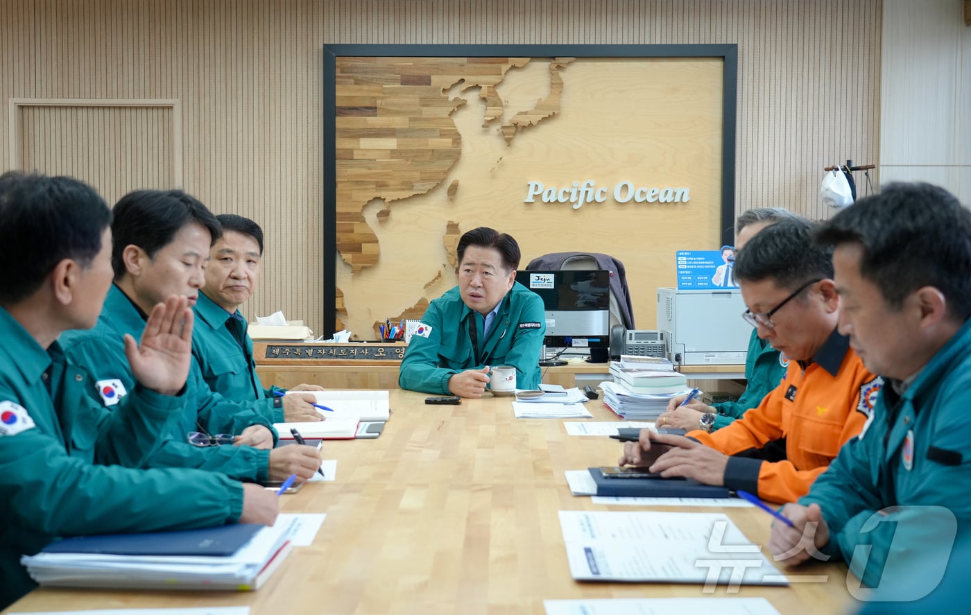 29일 전남 무안국제공항 항공기 추락사고와 관련해 제주도는 도청 집무실에서 오영훈 도지사 주재로 긴급대책회의를 개최했다.&#40;제주도청 제공&#41;2024.12.29/뉴스1