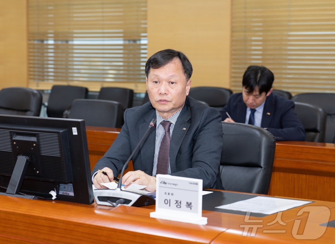 한국서부발전은 2일 충남 태안 본사에서 안전 경영 스티어링 커미티&#40;Steering Committee·운영위원회&#41;를 개최했다. 사진은 이정복 서부발전 사장이 회의를 주재하는 모습. &#40;사진제공=서부발전&#41;