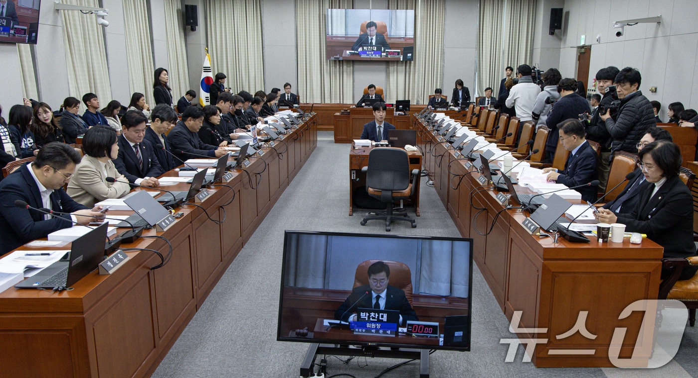 박찬대 국회 운영위원회 위원장이 31일 오전 서울 여의도 국회에서 열린 운영위원회 제3차 회의를 주재하고 있다. 이날 국민의힘은 회의에 불참했다. 2024.12.31/뉴스1 ⓒ News1 이재명 기자