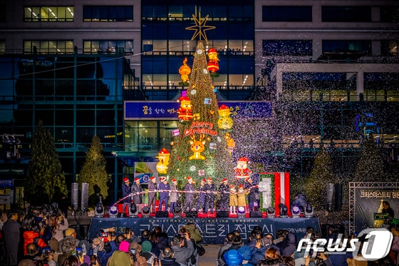 지난해 진행된 계양구 대형 트리 점등식&#40;계양구 제공&#41;/뉴스1