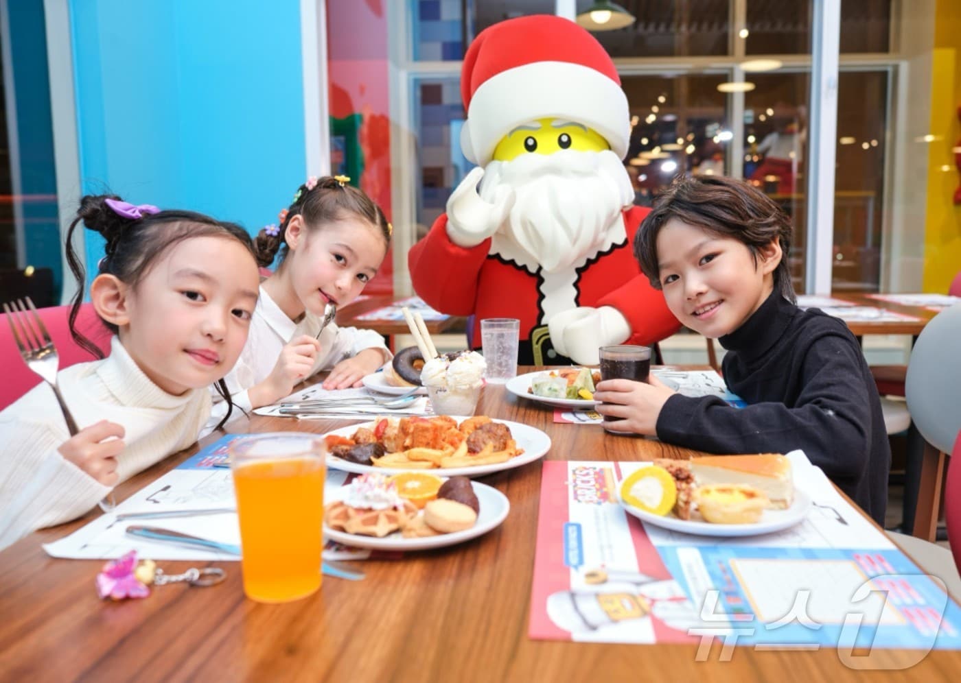 레고랜드 호텔은 가족과 스페셜 디너 파티를 즐길 수 있는 '패스티브 디너 패키지'를 선보인다.(레고랜드 제공)