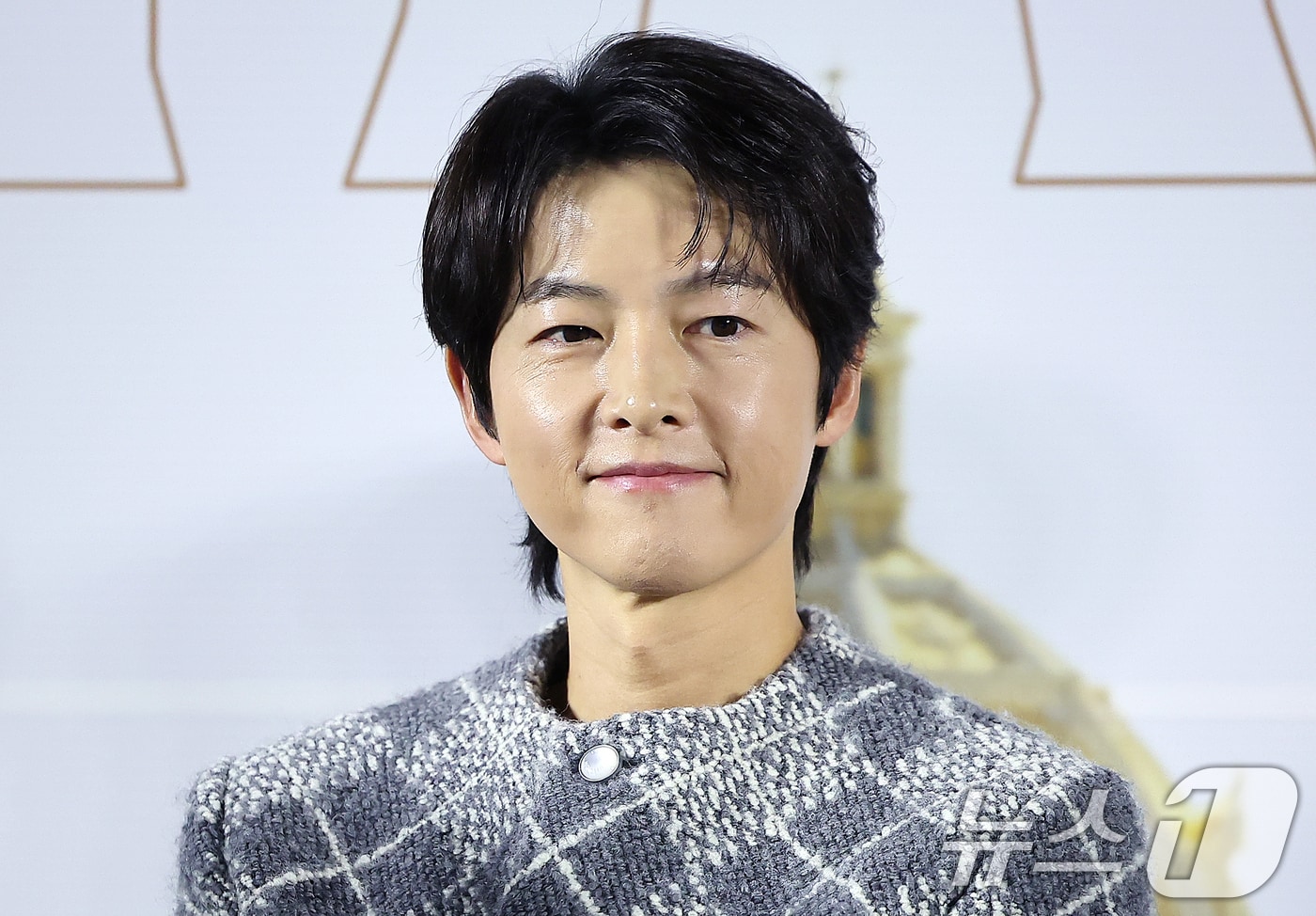 배우 송중기가 6일 서울 강남구 메가박스 코엑스에서 열린 영화 '보고타 : 마지막 기회의 땅' 제작보고회에 참석하고 있다. '보고타 : 마지막 기회의 땅'은 IMF 직후, 새로운 희망을 품고 지구 반대편 콜롬비아 보고타로 향한 국희(송중기 분)가 보고타 한인 사회의 실세 수영(이희준 분), 박병장(권해효 분)과 얽히게 되면서 벌어지는 이야기를 그린 영화다. 2024.12.6/뉴스1 ⓒ News1 김진환 기자