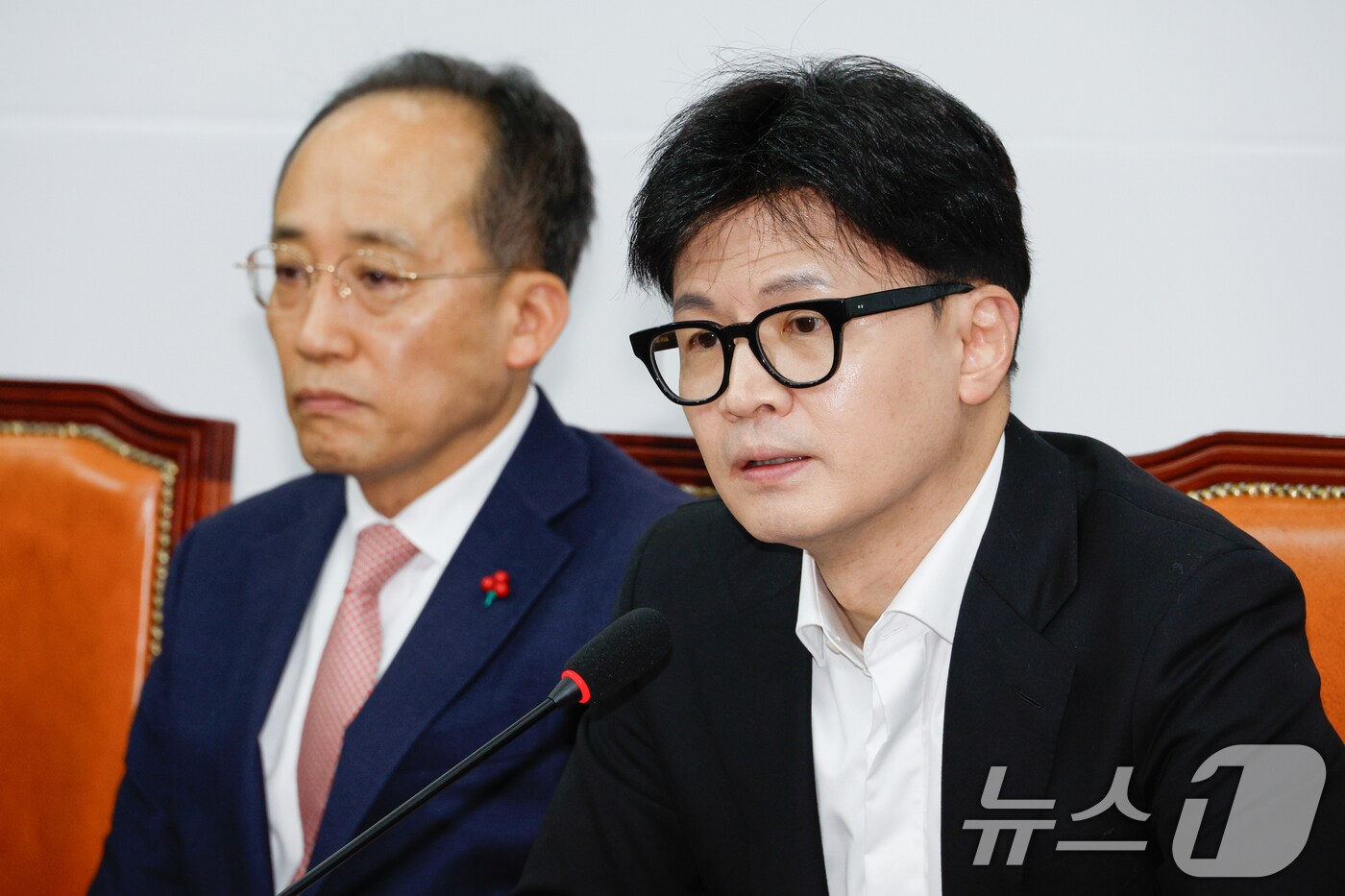 한동훈 전 국민의힘 대표(오른쪽)와 추경호 전 원내대표. 2024.12.6/뉴스1 ⓒ News1 안은나 기자