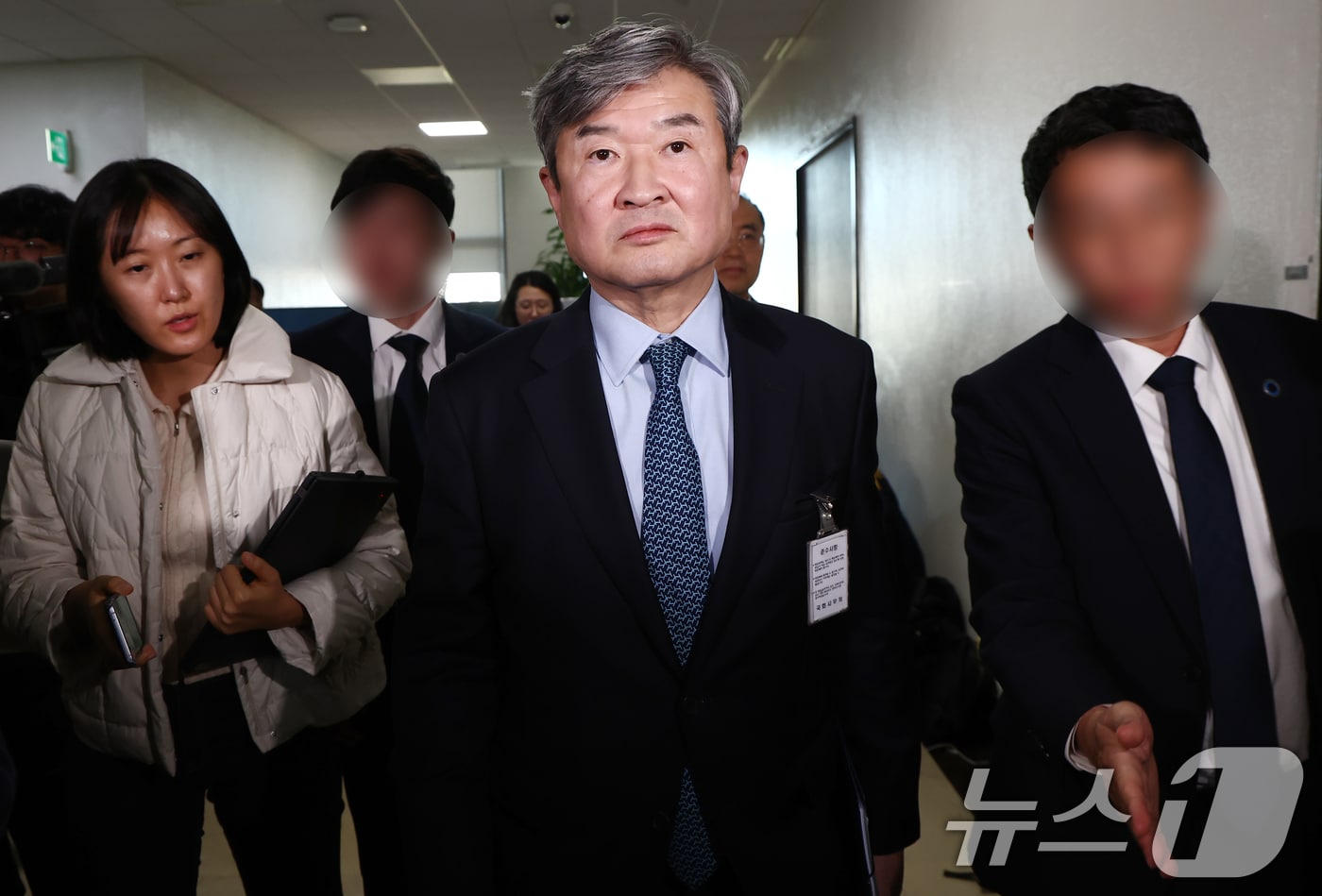 조태용 국정원장이 6일 오후 서울 여의도 국회에서 신성범 위원장과 면담을 마치고 이동하고 있다. 2024.12.6/뉴스1 ⓒ News1 김민지 기자