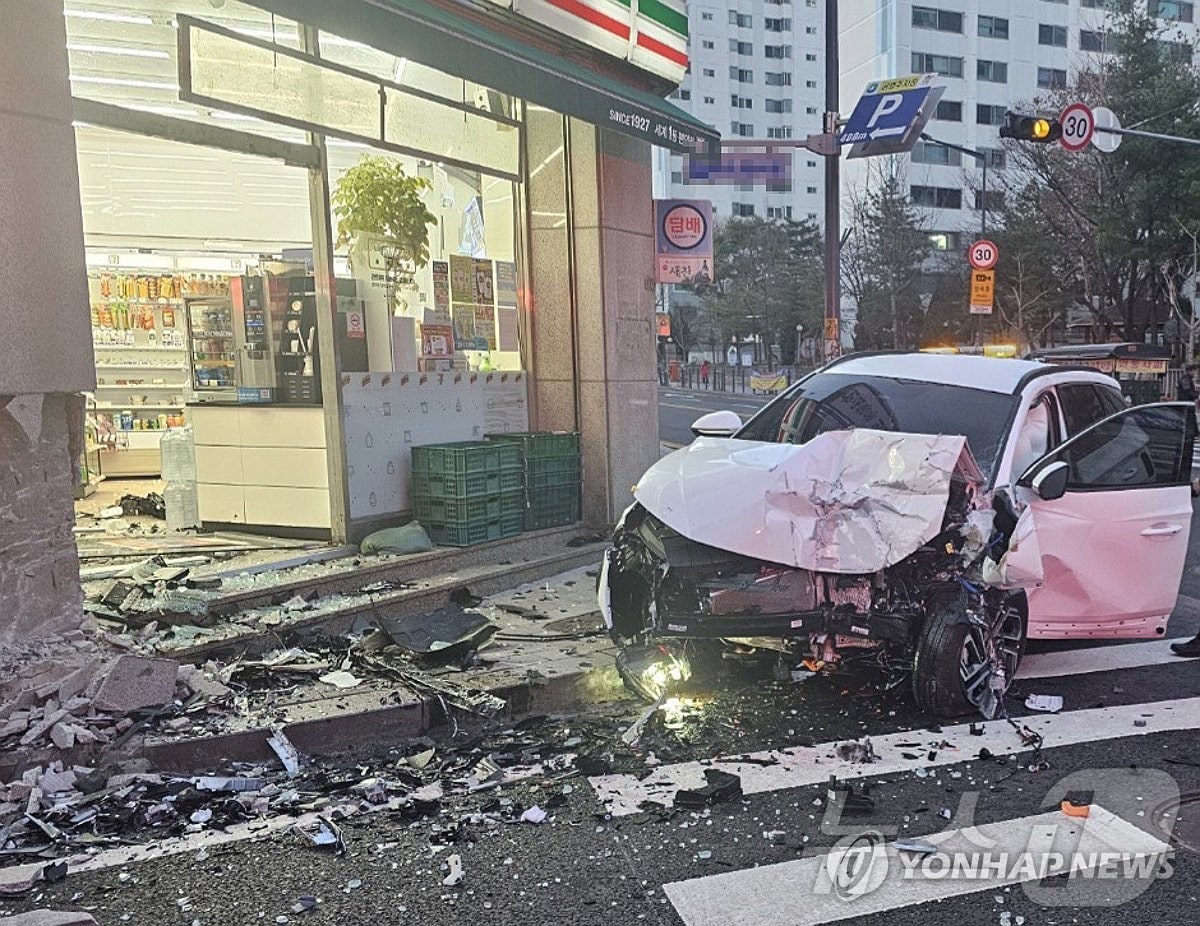 대전 서구 정림동 교통사고 현장. &#40;대전소방본부 제공&#41; / 뉴스1