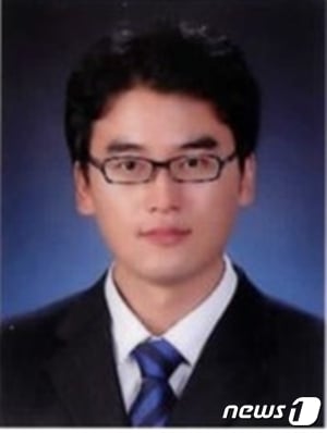 역사 내에서 갑자기 쓰러져 의식을 잃은 20대의 생명을 구한 역무원 원길연씨(45).(인천교통공사 제공)/뉴스1