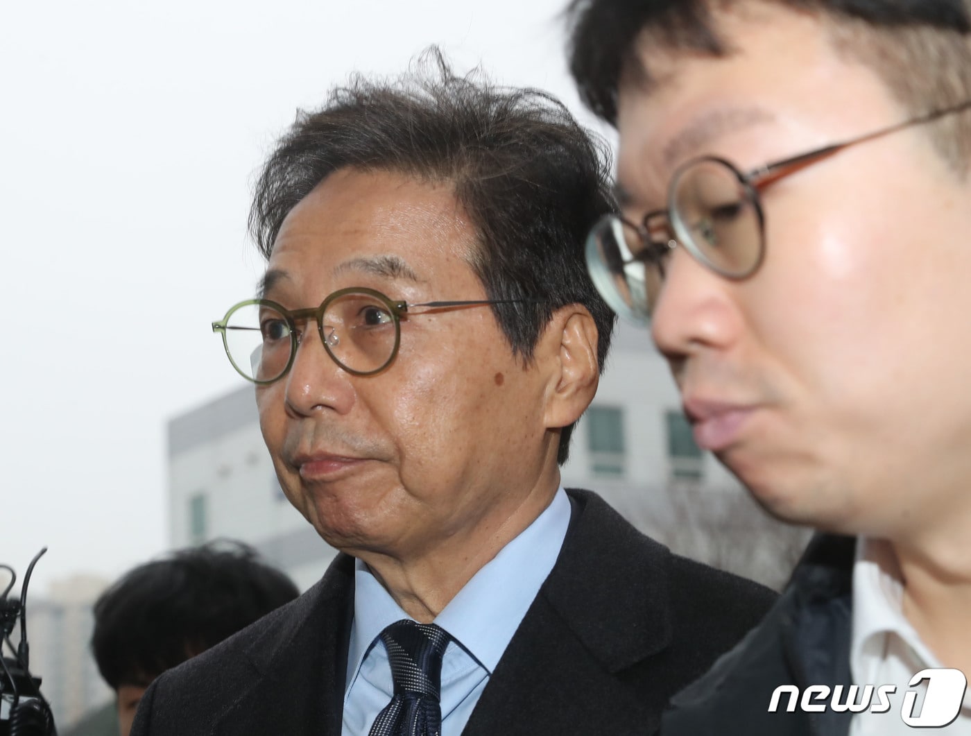 박영우 대유위니아 그룹 회장이 19일 오전 경기 성남시 수정구 수원지방법원 성남지원에서 구속 전 피의자심문(영장실질심사)을 받기 위해 법정으로 향하고 있다.  2024.2.19/뉴스1 ⓒ News1 김영운 기자