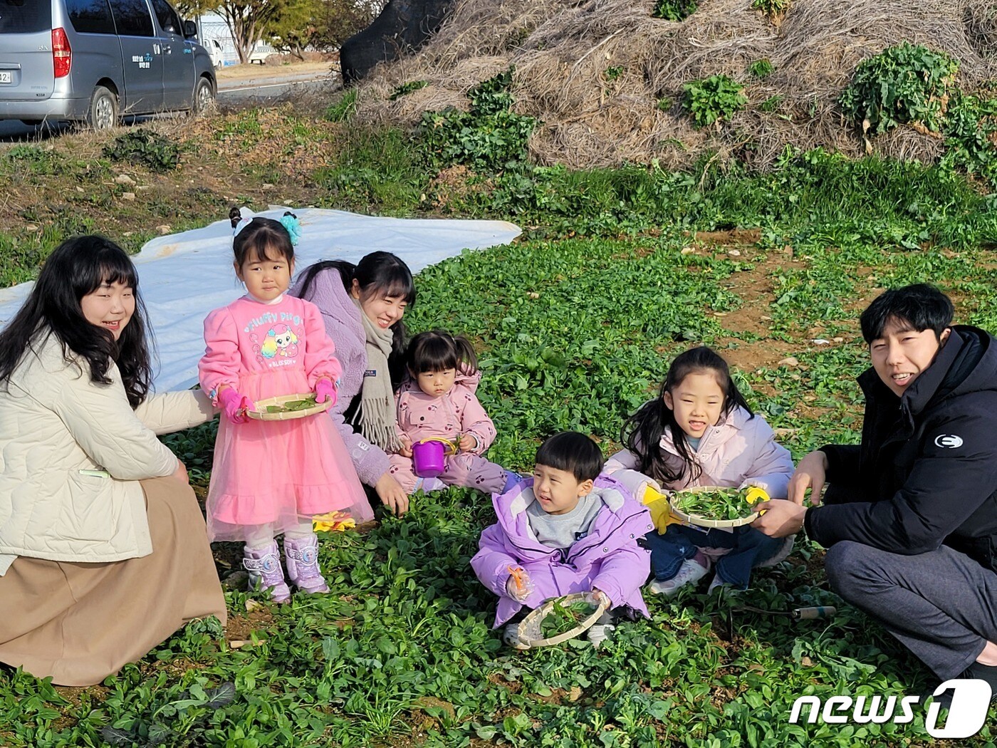 강진청자축제 봄나물 체험장 ⓒ News1