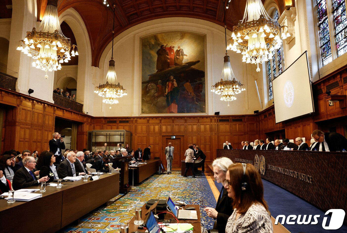19일&#40;현지시간&#41; 네덜란드 헤이그의 국제사법재판소&#40;ICJ&#41;에서 1967년 이후 이스라엘이 팔레스타인을 점령한 것을 두고 적법성을 가리는 청문회가 개최됐다. 이날 시작된 청문회는 오는 26일까지 진행되며 52개국 대표가 돌아가며 진술에 참여한다. 2024.2.19. ⓒ 로이터=뉴스1 ⓒ News1 김성식 기자
