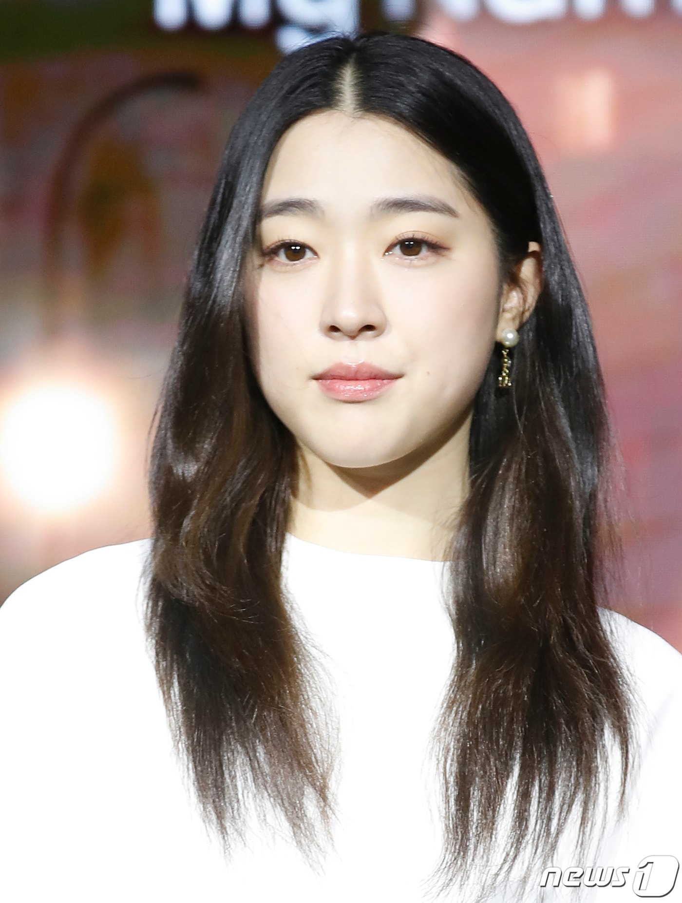 배우 최성은이 27일 서울 마포구 호텔 나루 서울 엠갤러리에서 열린 넷플릭스 영화 '로기완’(감독 김희진) 제작보고회에서 포즈를 취하고 있다. '로기완'은 삶의 마지막 희망을 안고 벨기에에 도착한 탈북자 기완과 삶의 이유를 잃어버린 여자 마리가 서로에게 이끌리듯 빠져드는 이야기를 그린 작품이다. 2024.2.27/뉴스1 ⓒ News1 권현진 기자