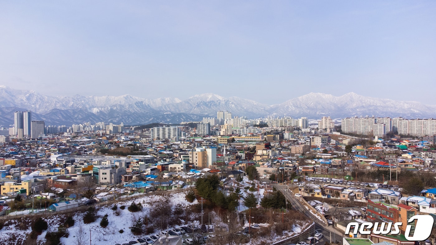 강원 속초시청에서 바라본 설악산. (재판매 및 DB금지)/뉴스1 