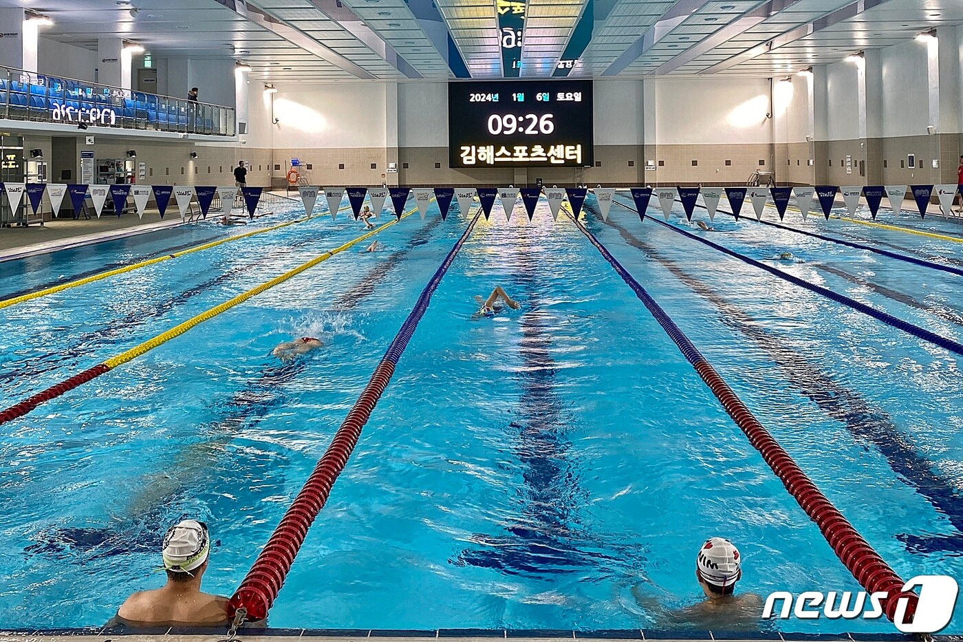 롯데  김해스포츠센터 내 50m  수영장 (롯데그룹 제공)
