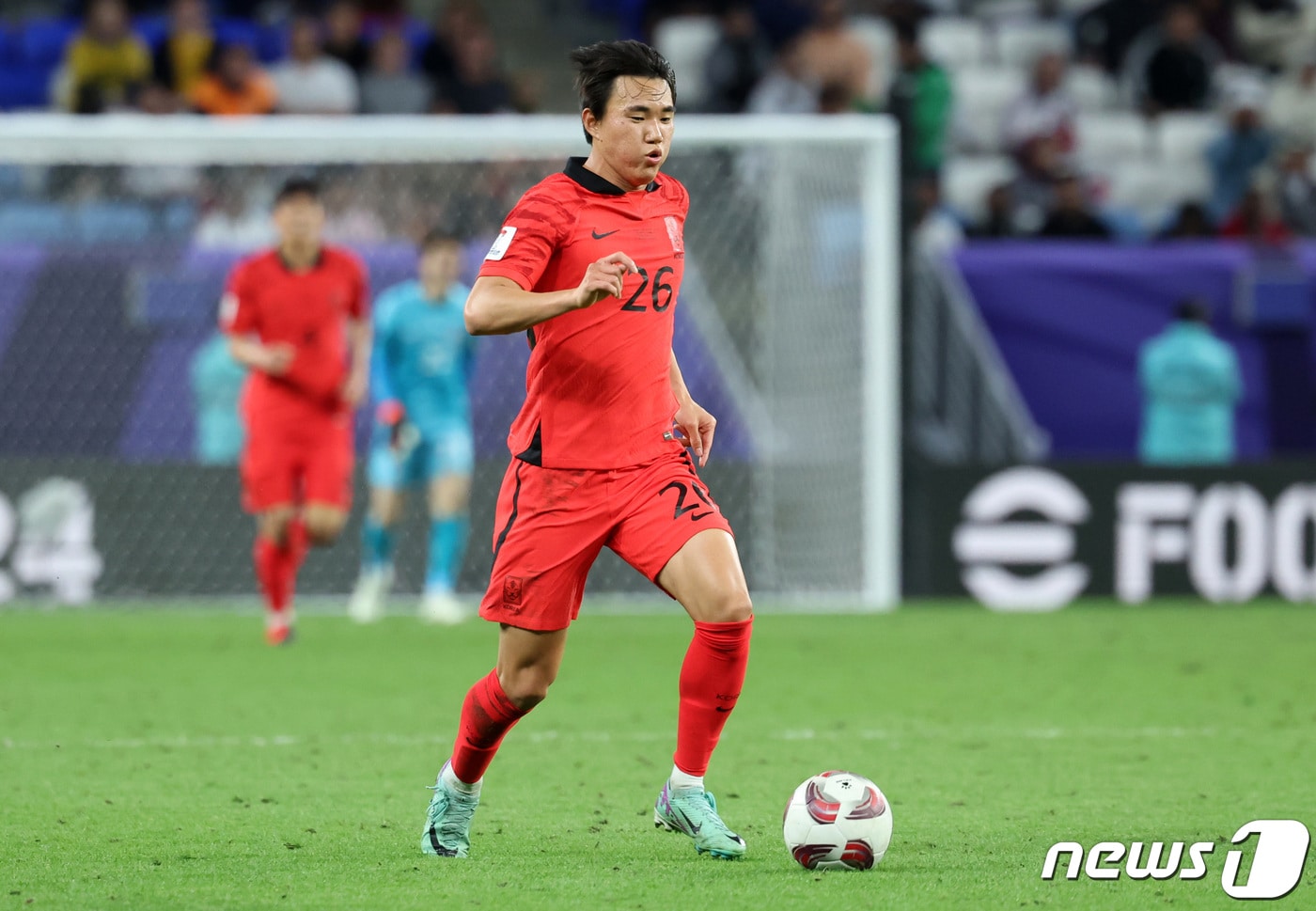 대한민국 양현준이 2일(현지시간) 카타르 알와크라 알자누브 스타디움에서 열린 2023 아시아축구연맹(AFC) 카타르 아시안컵 8강전 호주와 대한민국의 경기에서 연장 후반 돌파하고 있다. 2024.2.3/뉴스1 ⓒ News1 김성진 기자