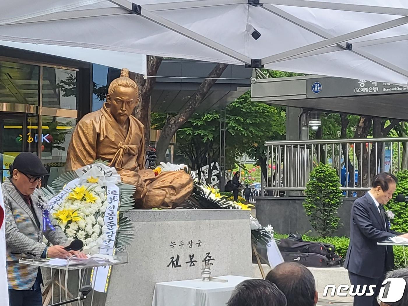  동학농민혁명기념재단&#40;이사장 신순철&#41;이 올해 전국 각지에서 동학농민혁명 정신선양사업을 추진하고 있는 단체에 총 9000만원의 예산을 지원한다. 전봉준 장군 추모제&#40;기념재단 제공&#41;2024.2.3/뉴스1