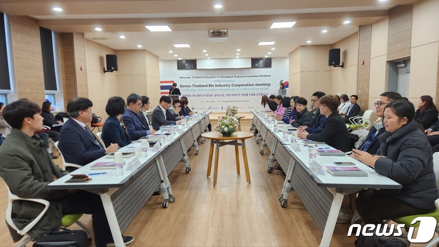 태국 대표단이 6일 충북 화장품 산업을 벤치마킹하기 위해 충북도를 찾았다.&#40;충북도 제공&#41;