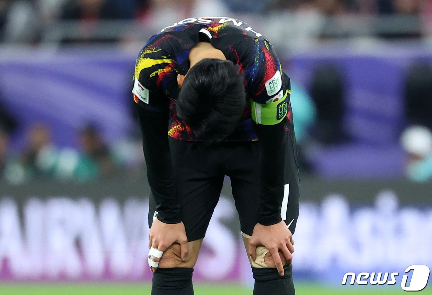 요르단과의 4강전에서 오른쪽 손가락에 붕대를 감고 있는 손흥민. 2024.2.7/뉴스1 ⓒ News1 김성진 기자