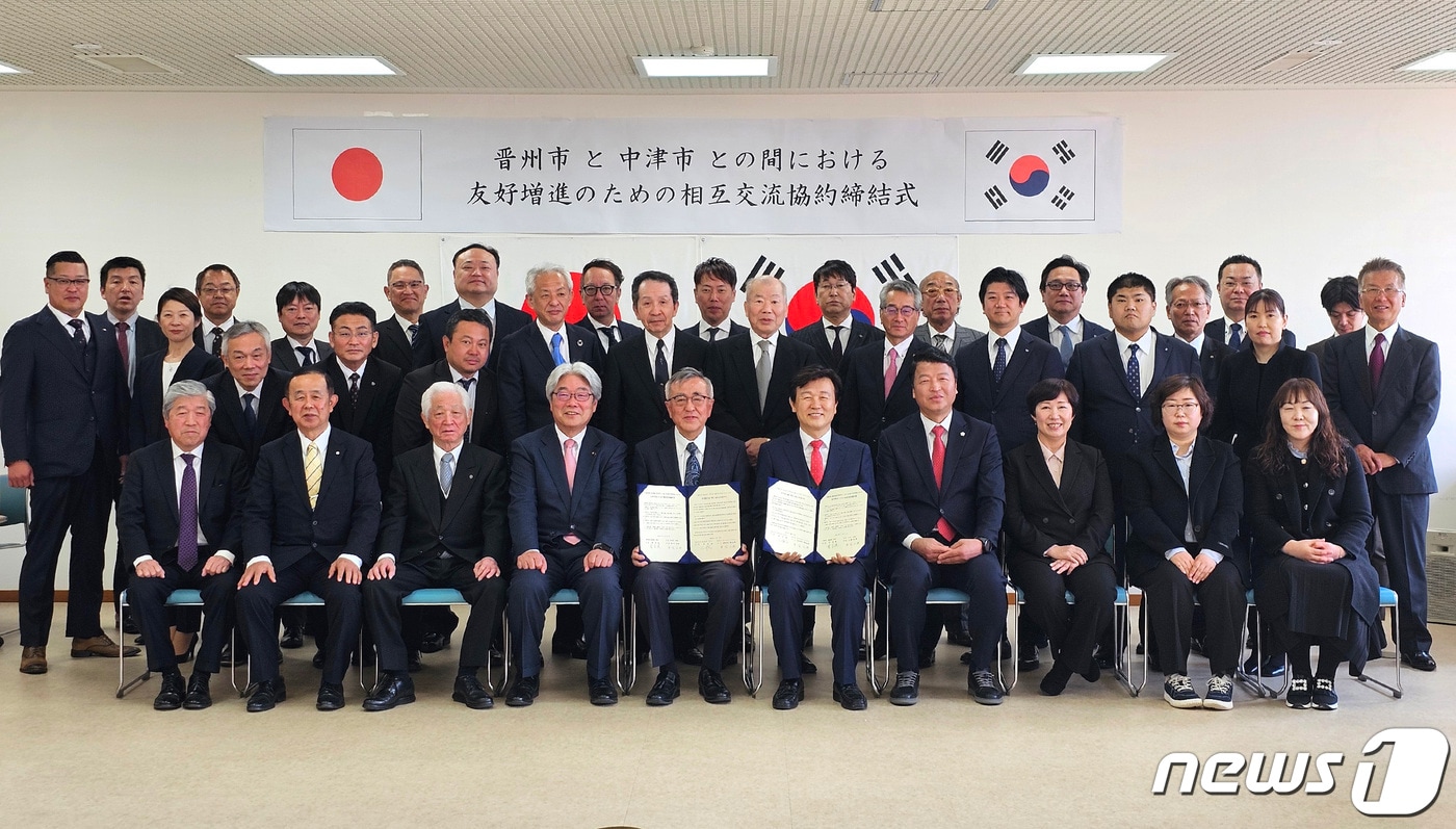 조규일 진주시장을 단장으로 한 시 대표단이 지난 9일 일본 나카츠시와 문화, 경제, 축제 등 교류 협력 강화를 약속했다.(진주시 제공)