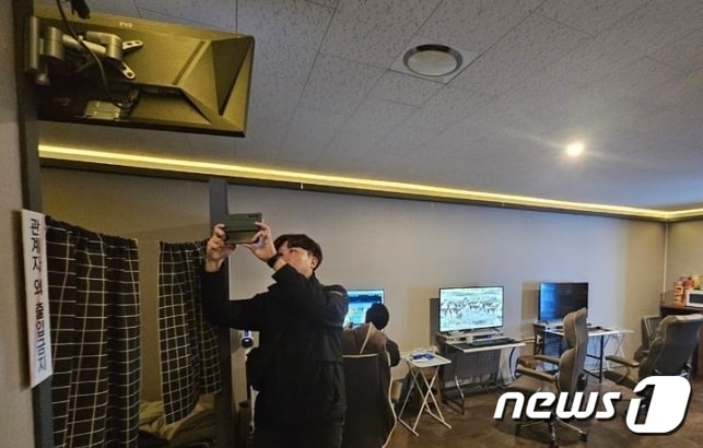 경북 구미경찰서는 9개월 간 이용자들의 베팅 총액이 15억원 상당인 불법 성인 PC방을 적발했다. (구미경찰서 제공)/2024.3.15/뉴스1