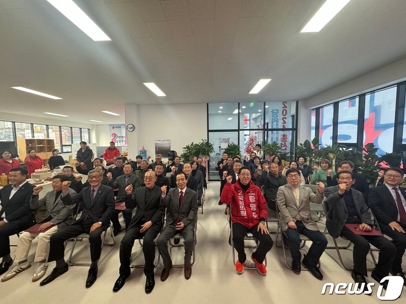 황명주 후보 선거사무소에서 18일 열린 선대위 임명장 수여식 모습.(후보측 제공)