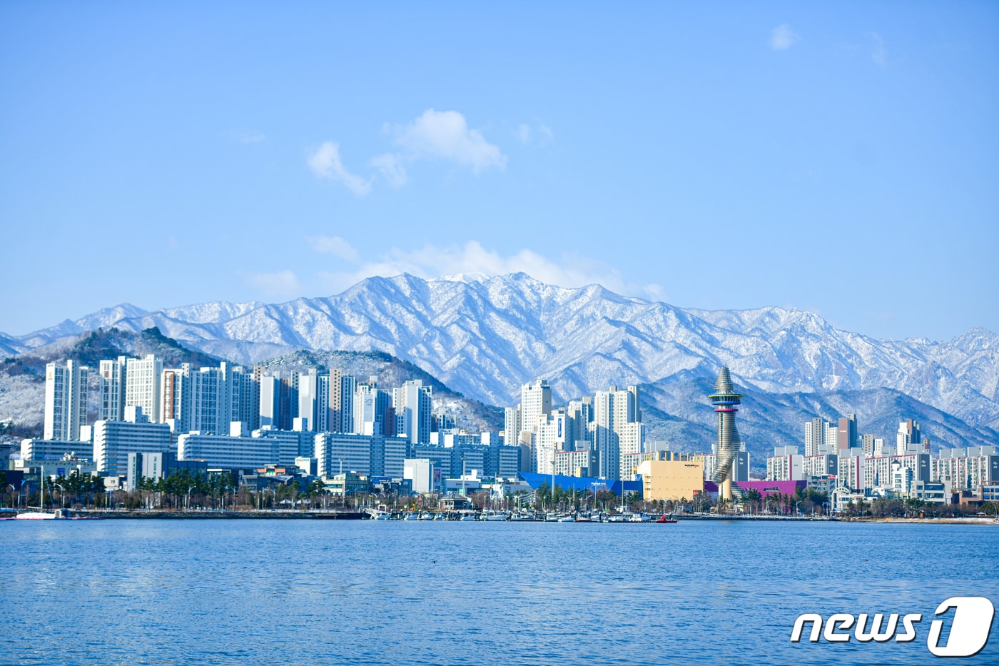 속초에 내린 봄눈.(속초시 제공, 재판매 및 DB 금지) ⓒ News1 윤왕근 기자