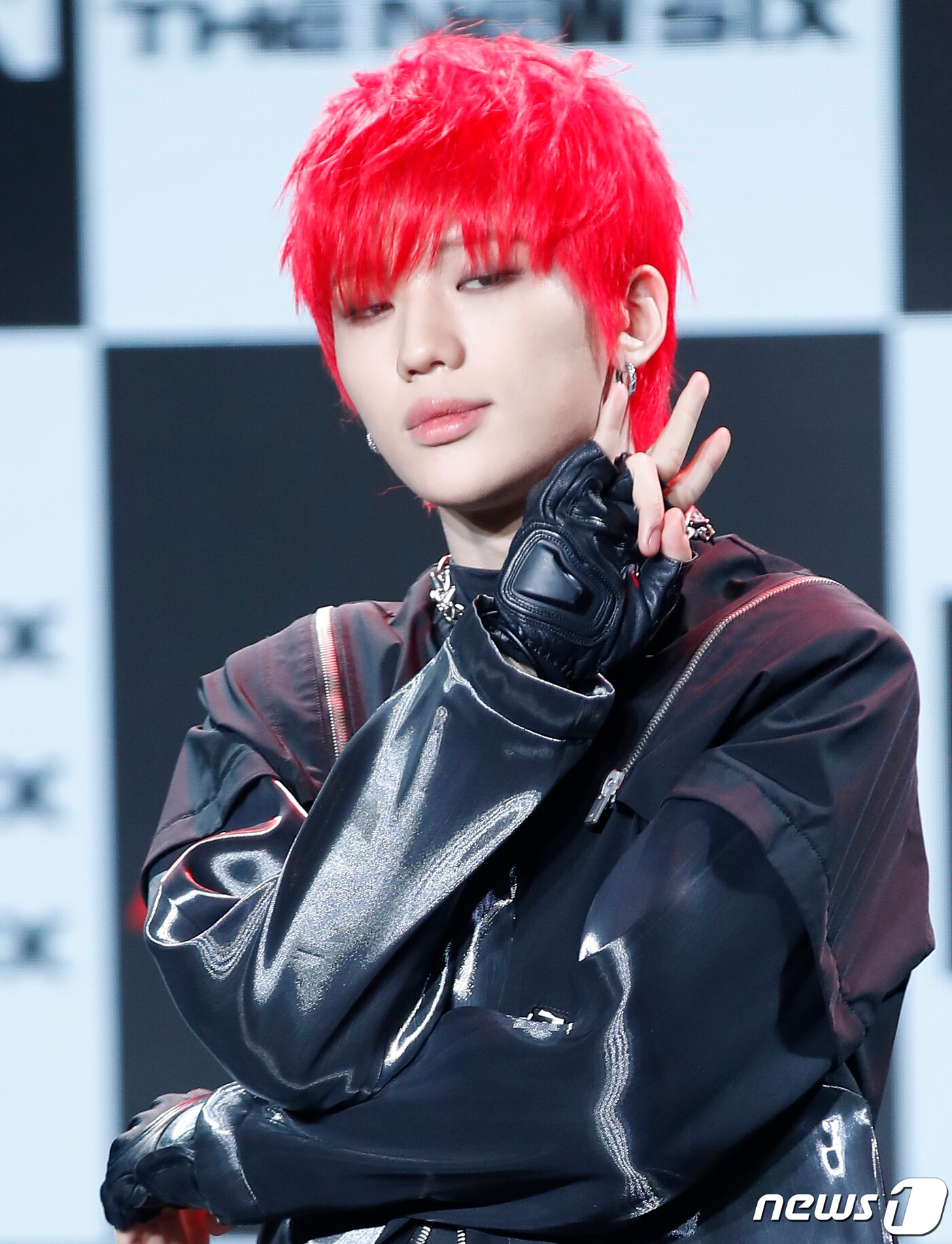 그룹 더뉴식스의 천준혁이 20일 오후 서울 강남구 일지아트홀에서 가진 첫 번째 디지털 싱글앨범 'FUEGO(푸에고)' 발매기념 쇼케이스에서 포즈를 취하고 있다. 2024.3.20/뉴스1 ⓒ News1 권현진 기자