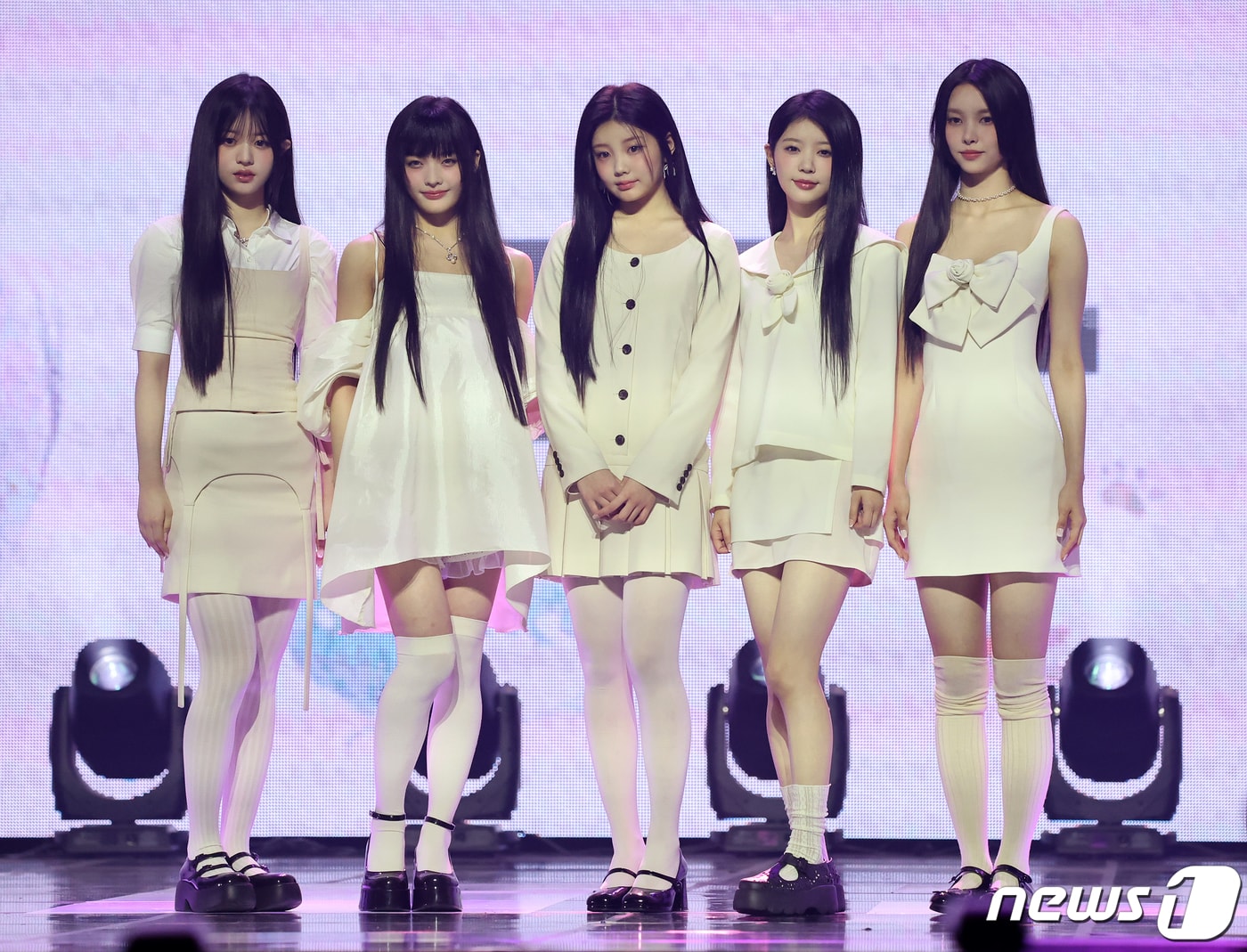 신인 걸그룹 아일릿(I'LL-IT)의 민주(왼쪽부터), 이로하, 원희, 모카, 윤아ⓒ News1 김진환 기자